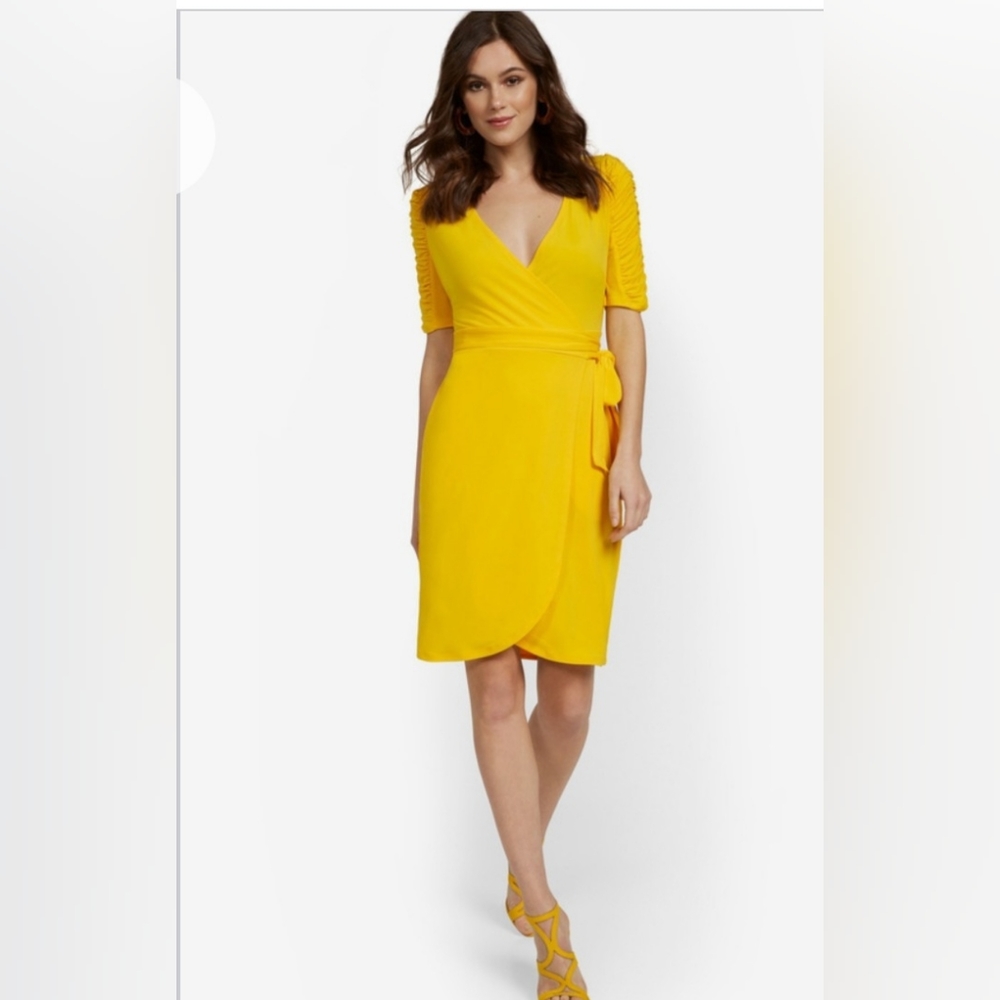 Little black dress-Wrap dress ruched shoulders - Picture 6 of 6